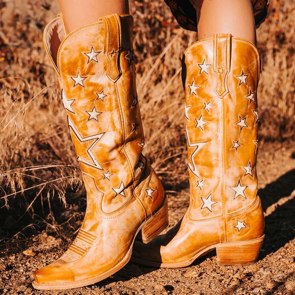 FREEBIRD by Steven NWOT Starzz Stars Cowboy Boots in Banana Multi Size 9